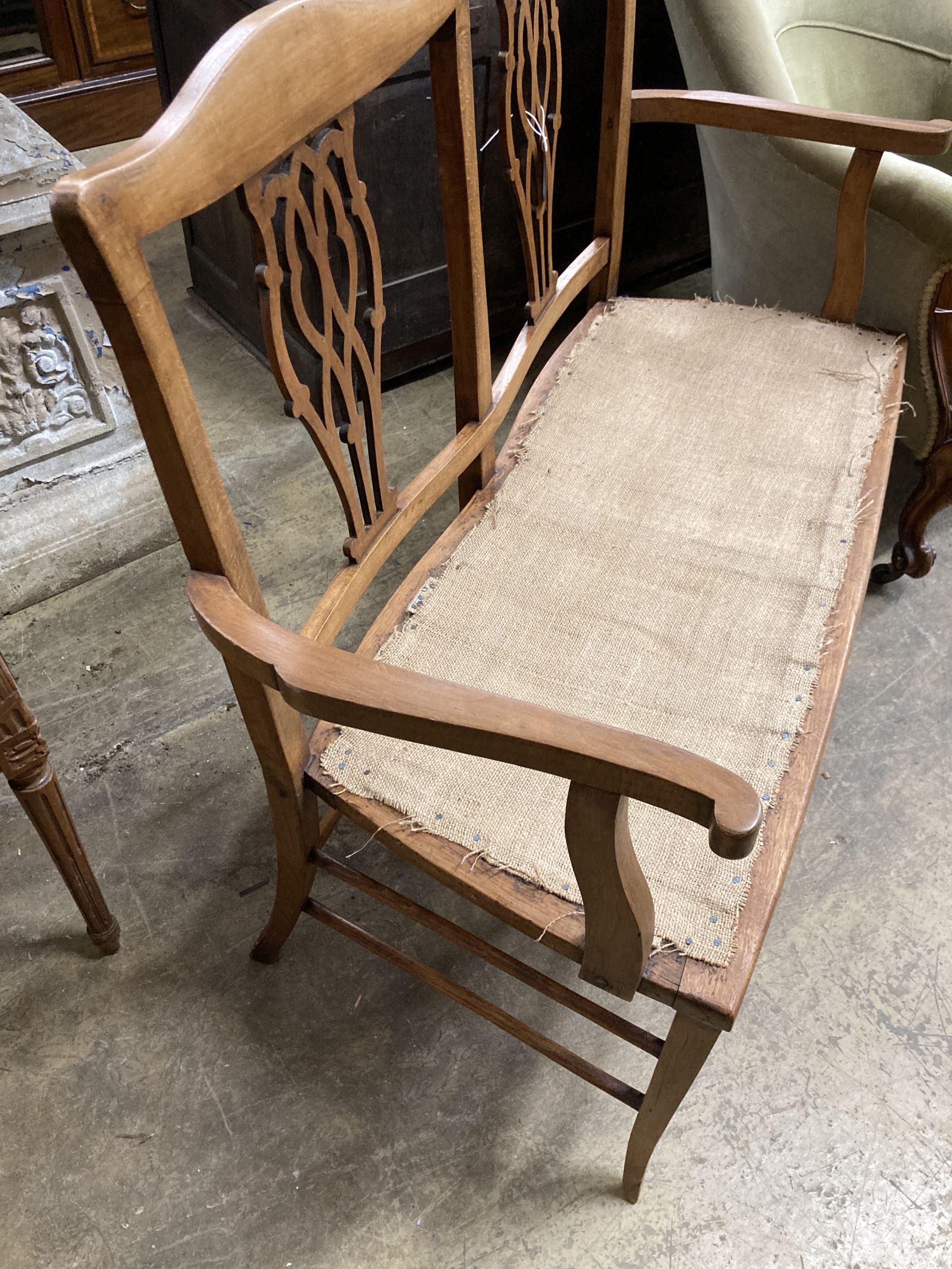 An Edwardian mahogany chair back settee, length 106cm